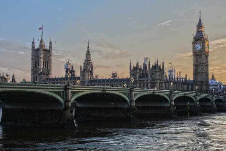 Bank of England Deputy Governor: Investing in Cryptocurrencies Is Actually Like Gambling