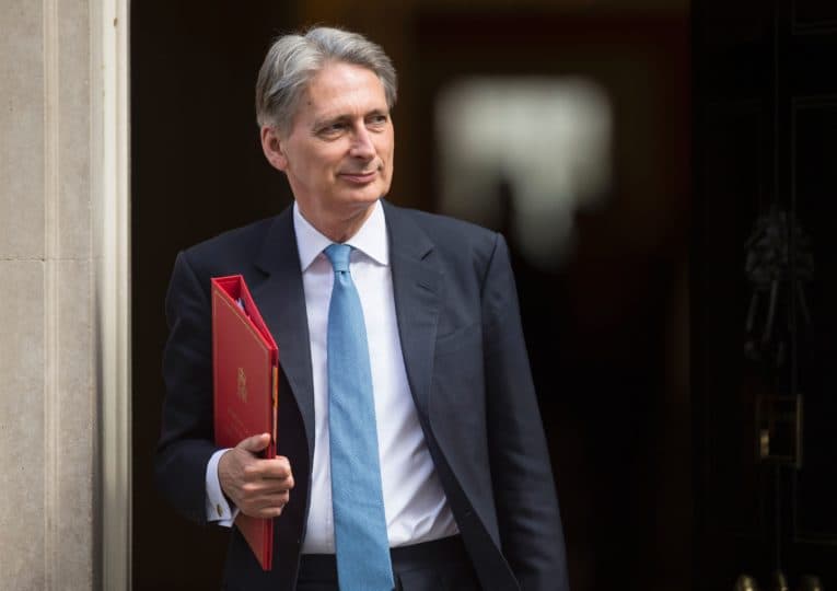 Former UK Prime Minister Issues Cryptocurrency Investing Notice "gamble"